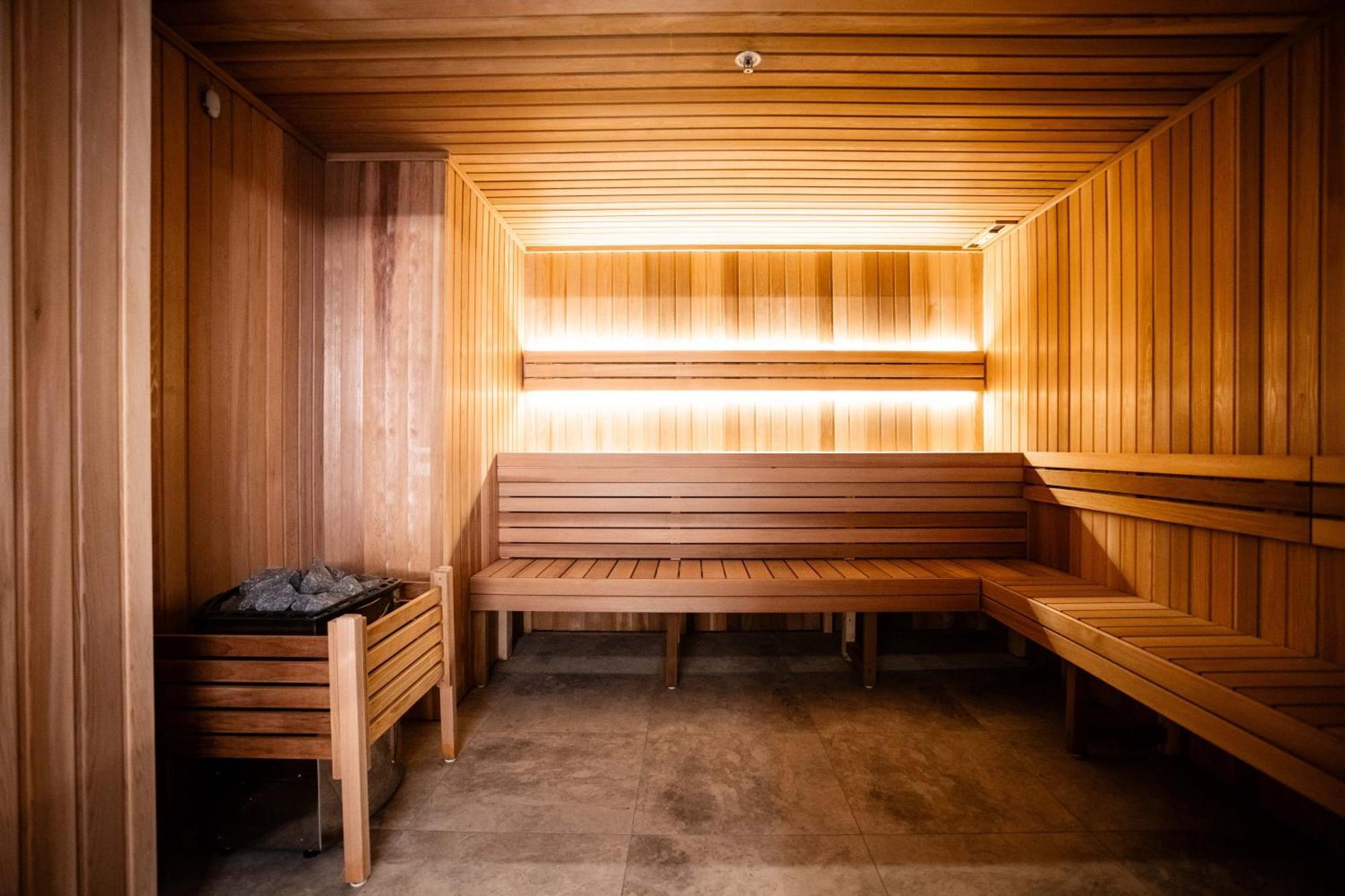 Meriton Suites Canberra Ngoại thất bức ảnh A sauna