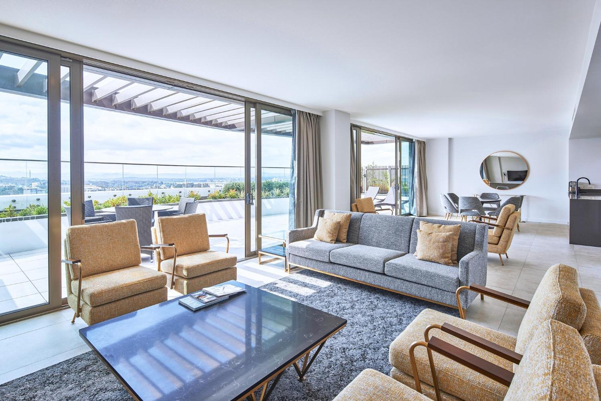 Meriton Suites Canberra Ngoại thất bức ảnh The Penthouse