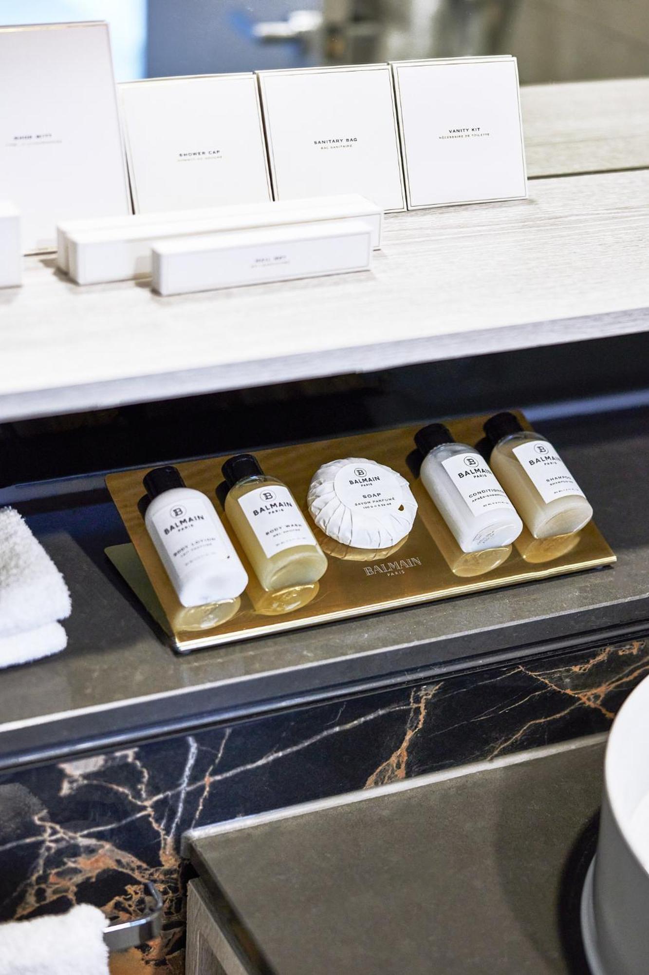 Meriton Suites Canberra Ngoại thất bức ảnh Balmain toiletries