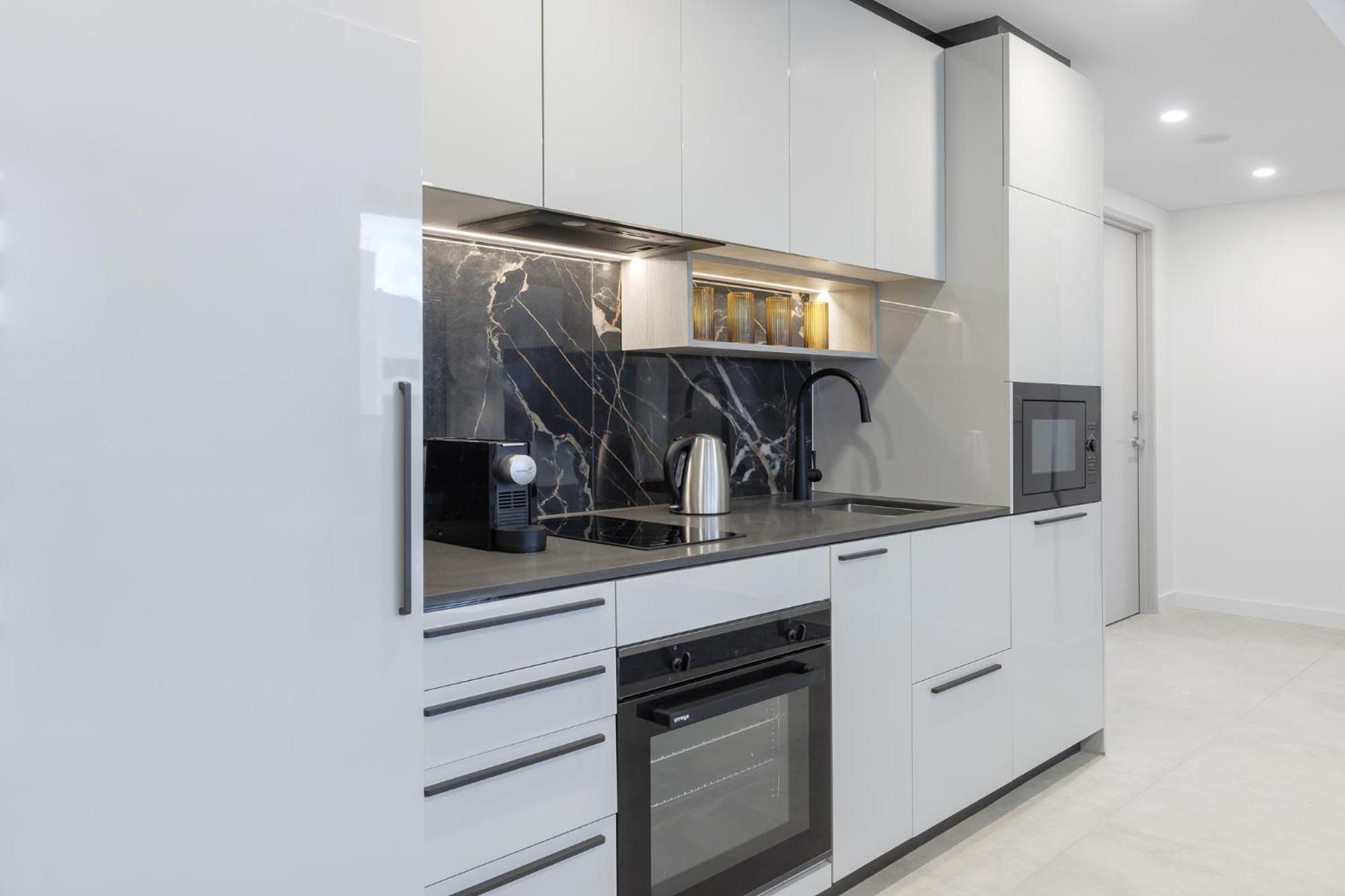 Meriton Suites Canberra Ngoại thất bức ảnh A modern kitchen