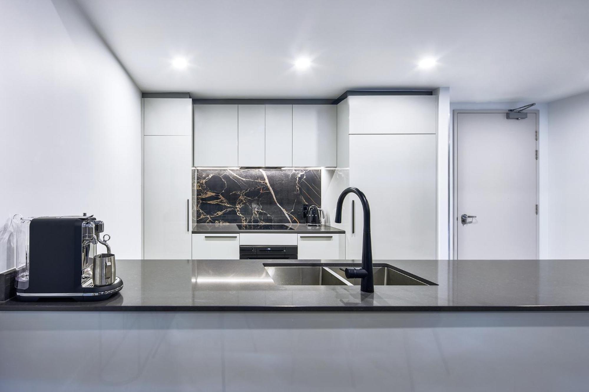 Meriton Suites Canberra Ngoại thất bức ảnh A kitchen