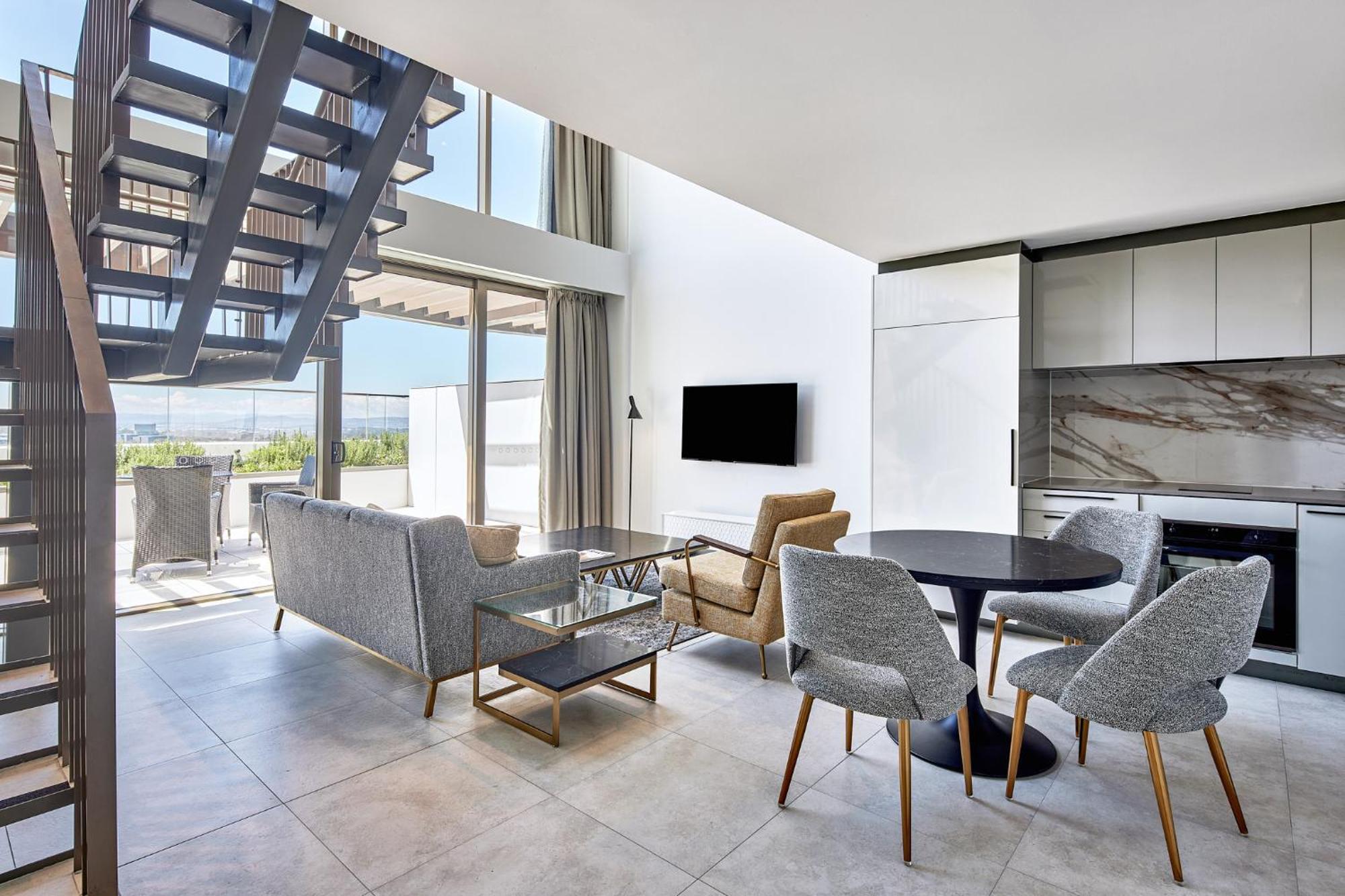 Meriton Suites Canberra Ngoại thất bức ảnh A living room at the hotel
