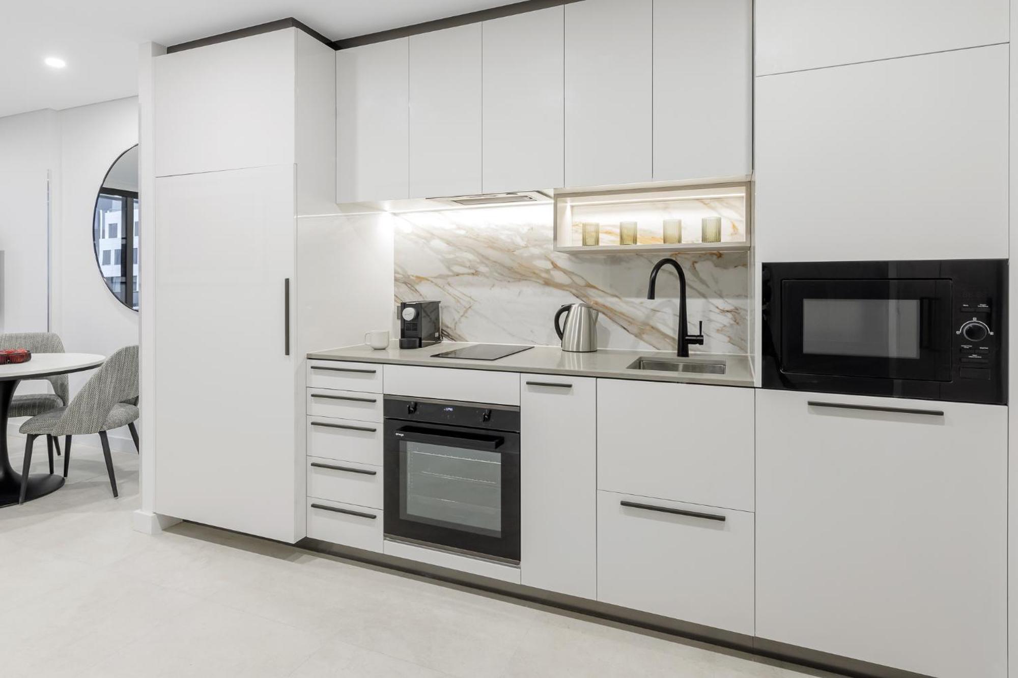 Meriton Suites Canberra Ngoại thất bức ảnh A modern kitchen