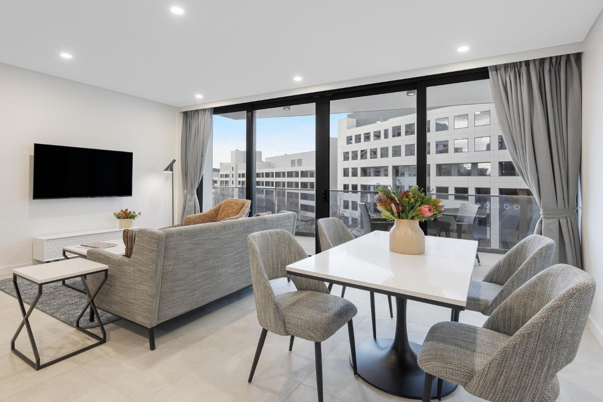 Meriton Suites Canberra Ngoại thất bức ảnh The interior of a typical apartment