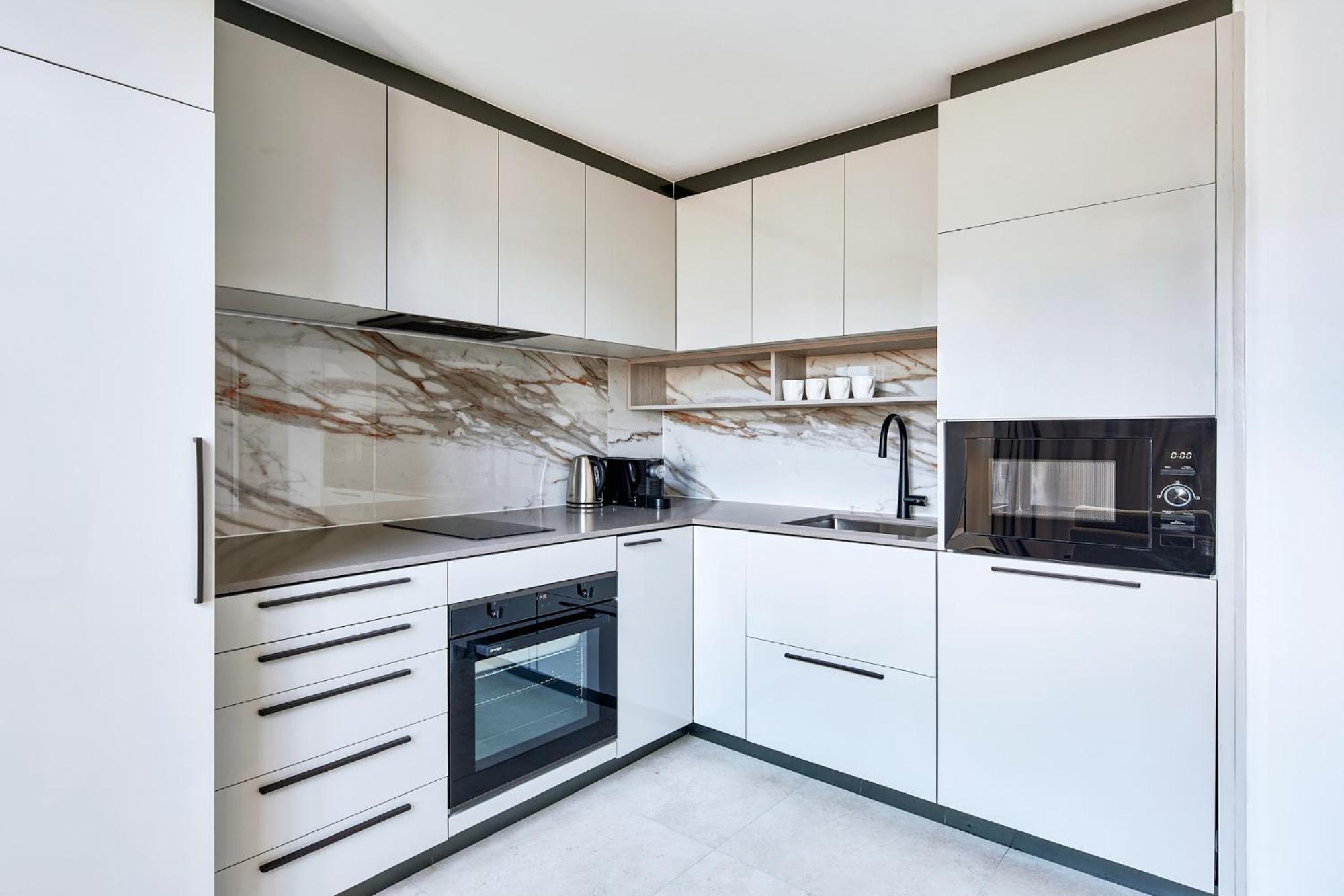 Meriton Suites Canberra Ngoại thất bức ảnh A modern kitchen