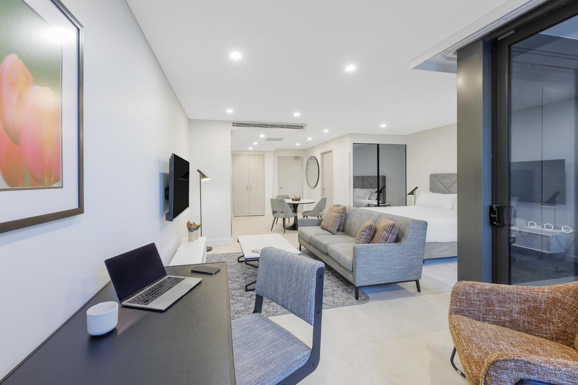 Meriton Suites Canberra Ngoại thất bức ảnh A typical apartment interior