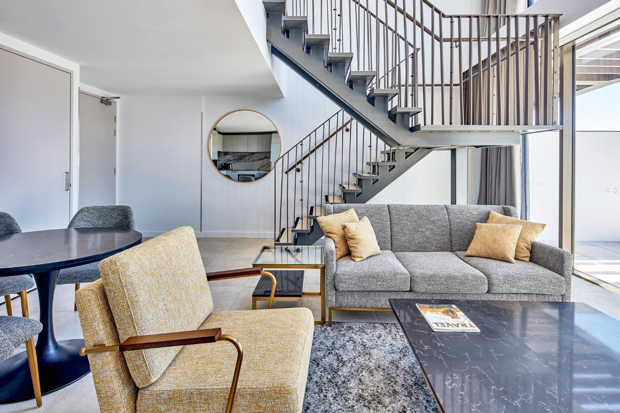 Meriton Suites Canberra Ngoại thất bức ảnh Interior of a home in the neighborhood